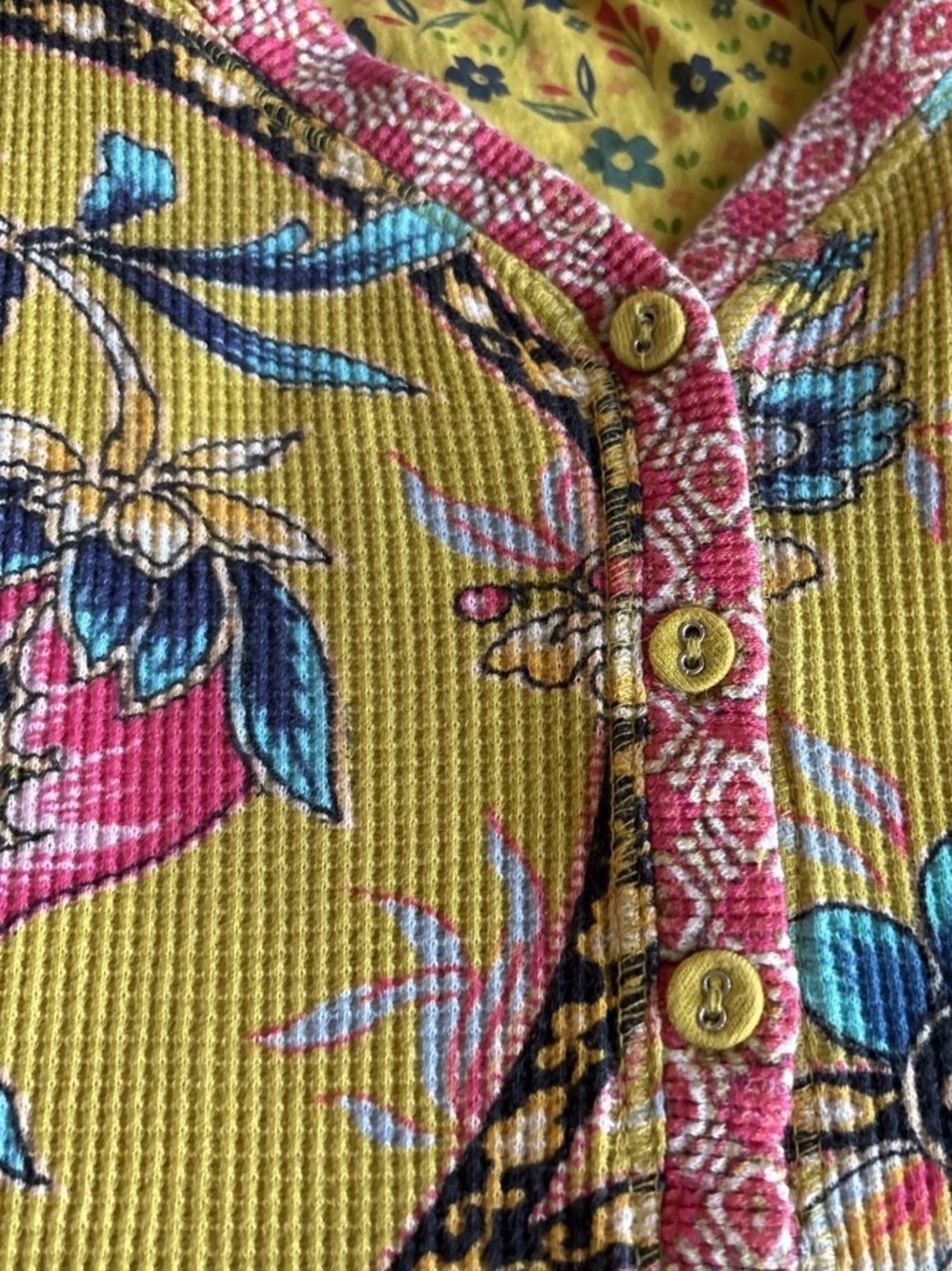 SUNDANCE Top Cotton Paisley Colorful
Waffle Yellow Blue Pink Black Size Medium - Picture 4 of 9